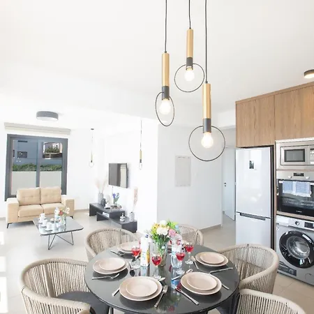 Haus In Paralimni Mit Doppelveranda 普罗塔拉斯