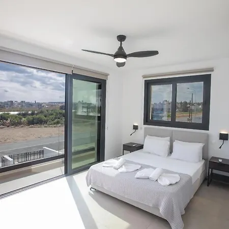 度假居 Haus In Paralimni Mit Doppelveranda *