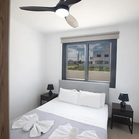 Haus In Paralimni Mit Doppelveranda