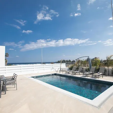 Haus In Paralimni Mit Doppelveranda