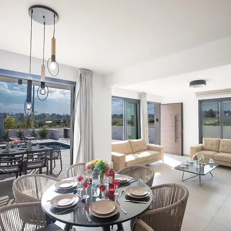 Haus In Paralimni Mit Doppelveranda *