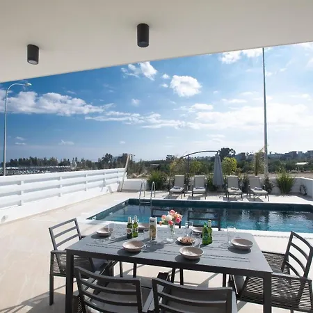 Haus In Paralimni Mit Doppelveranda Протарас