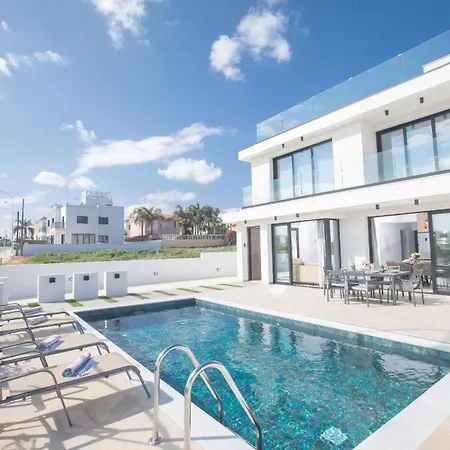 Haus In Paralimni Mit Doppelveranda Протарас